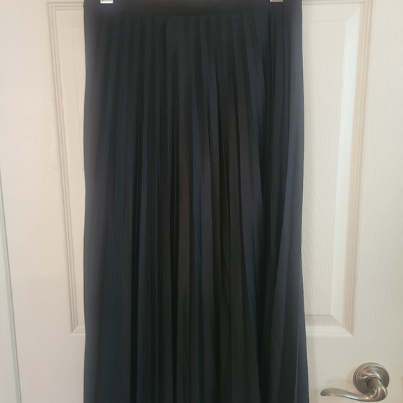 H&M Pleated Black Maxi Dress - Small - Picture 2 of 7